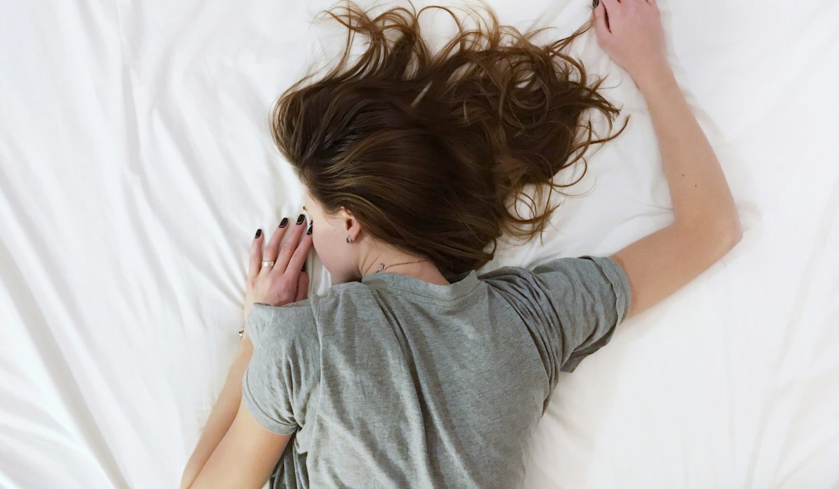 Dormir sur le ventre : quel matelas choisir ?